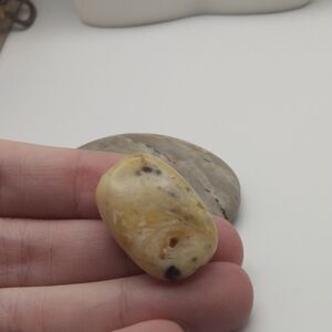 Spackled‎ cabochon bead
